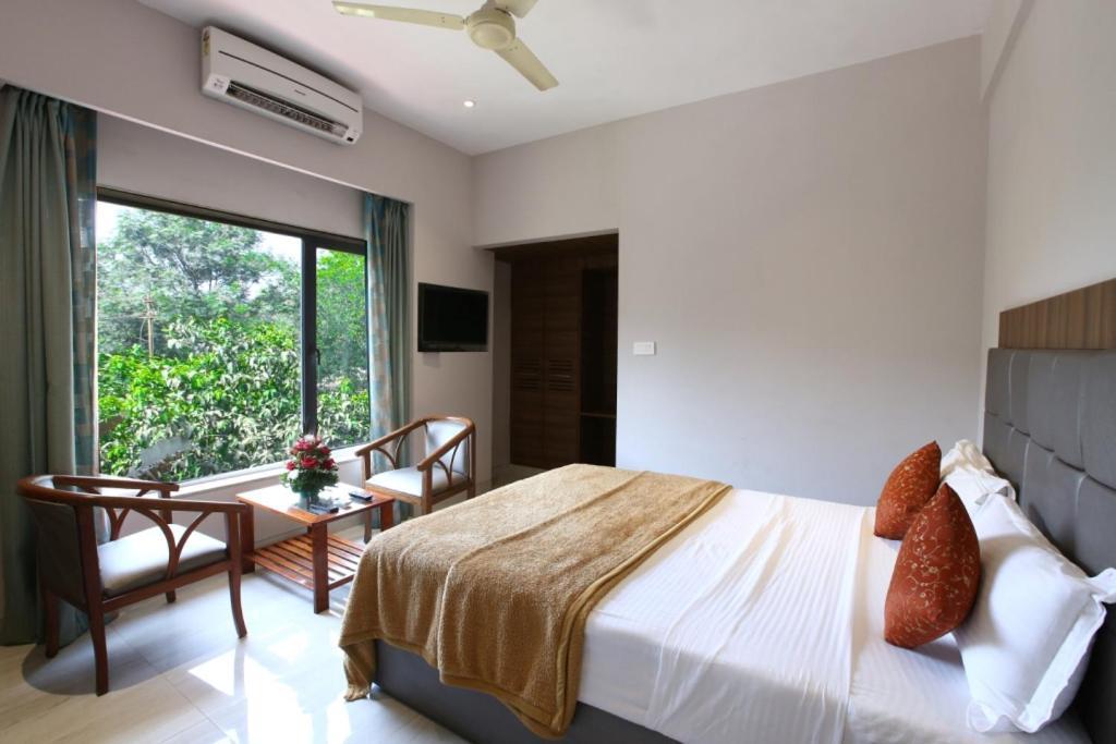 Lake View Resort Lonavala Buitenkant foto