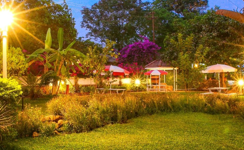 Lake View Resort Lonavala Buitenkant foto