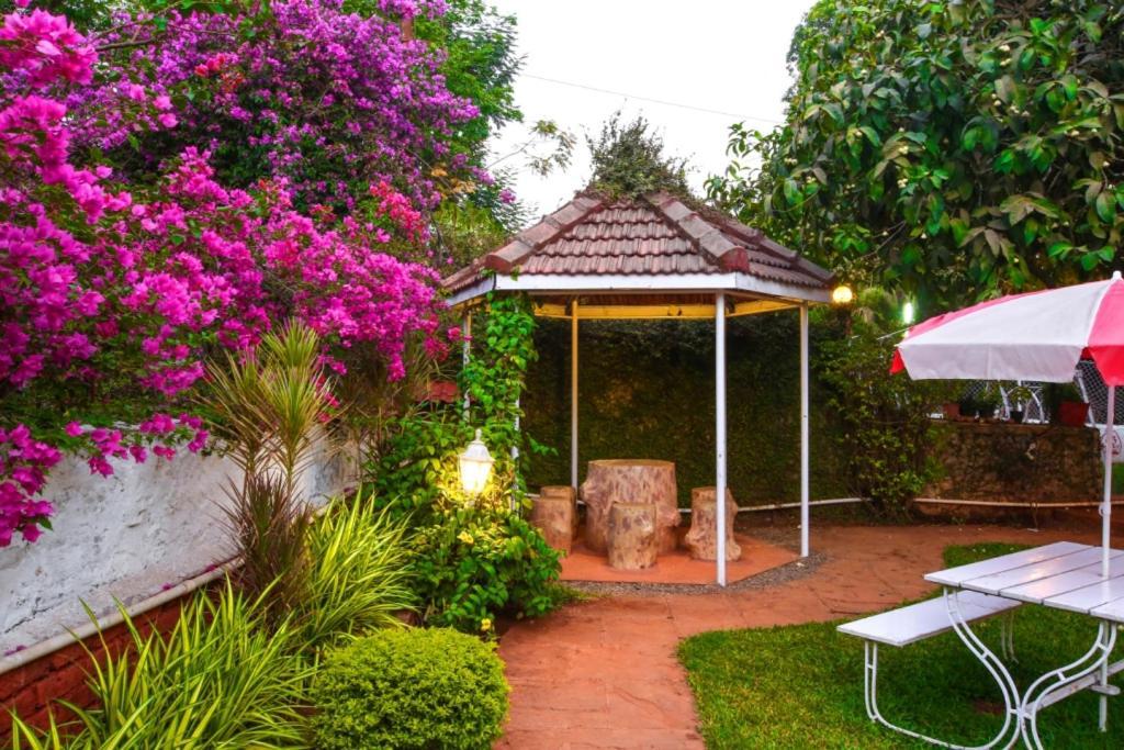 Lake View Resort Lonavala Buitenkant foto