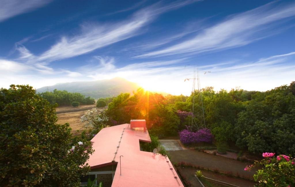 Lake View Resort Lonavala Buitenkant foto