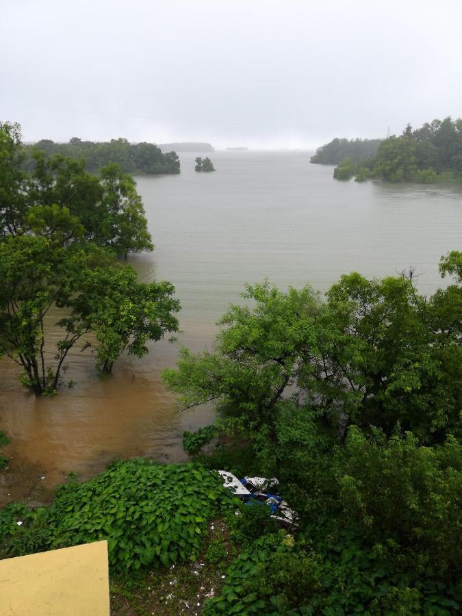 Lake View Resort Lonavala Buitenkant foto