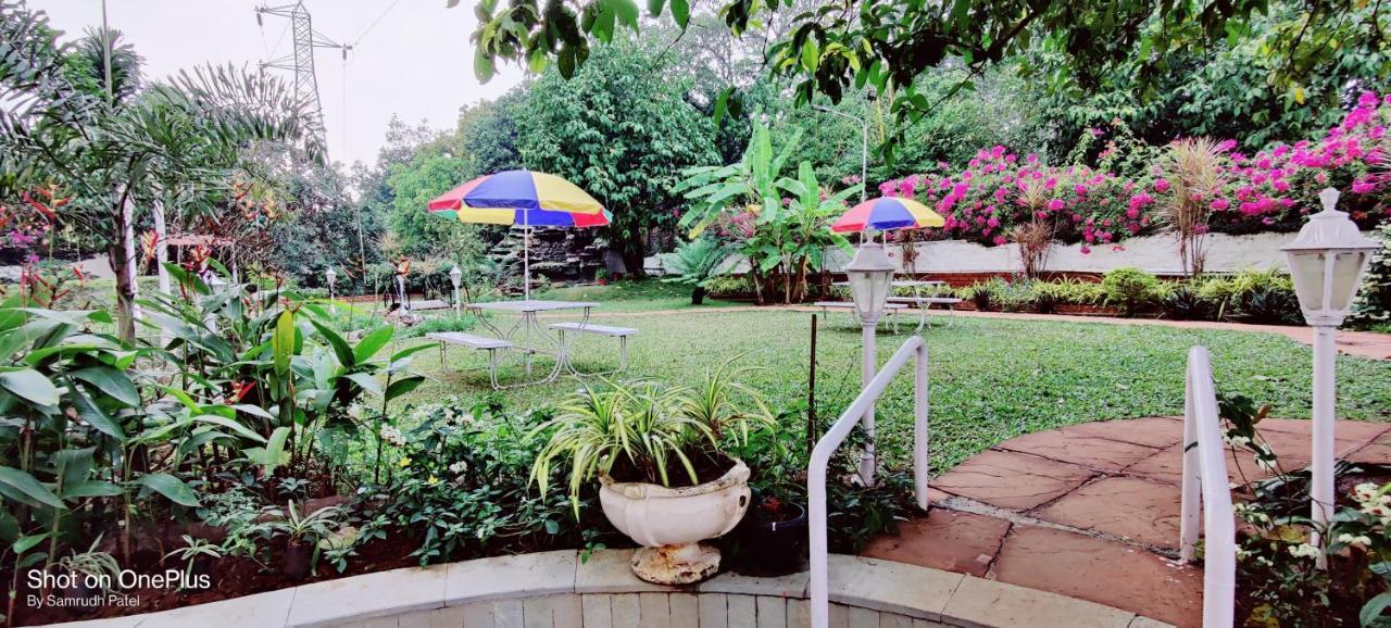 Lake View Resort Lonavala Buitenkant foto