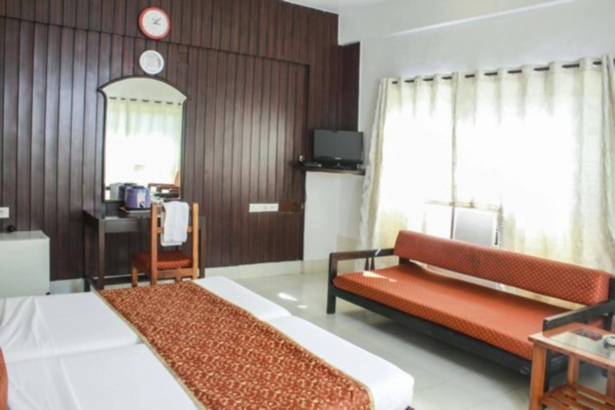 Lake View Resort Lonavala Buitenkant foto